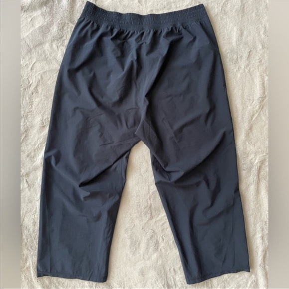 Lululemon Track Pant Navy Blue Wanderer Crop Size 10 - Picture 3 of 5